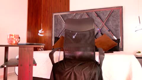 Snapshot of sexy_hot_milf_ chatting on 02.17.26 Dafne online show from 02.17.26