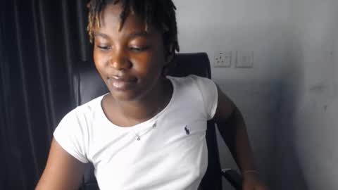 Snapshot of sexy_juicypussy1 chatting on 10.22.25 Hot Jasmine online show from 10.22.25