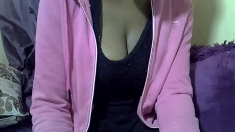 Snapshot of sexy_leila3 chatting on 12.12.24 kayla online show from 12.12.24