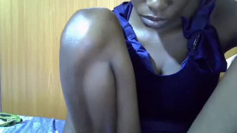 Snapshot of sexy_leila3 chatting on 02.15.25 kayla online show from 02.15.25