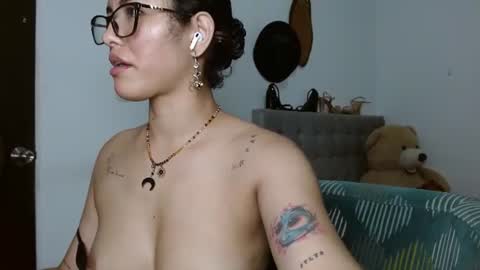 Snapshot of sexy_lia_latina chatting on 06.19.26 Celeste online show from 06.19.26