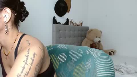 Snapshot of sexy_lia_latina chatting on 07.25.26 Celeste online show from 07.25.26