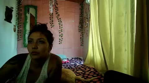 Snapshot of sexy_lolas chatting on 04.05.26 sexy lolas online show from 04.05.26