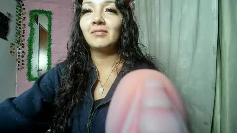 Snapshot of sexy_lolas chatting on 04.11.26 sexy lolas online show from 04.11.26