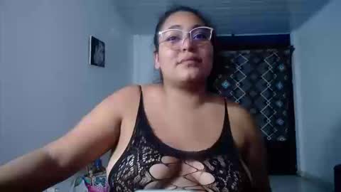 Snapshot of sexy_love_15 chatting on 09.25.25 SIRENA LOVE online show from 09.25.25