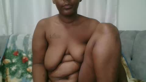 Snapshot of sexy_milk_slut chatting on 10.29.25 milky online show from 10.29.25