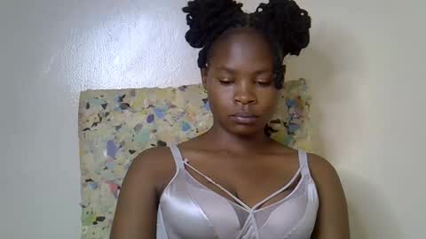 Snapshot of sexy_molyne chatting on 03.13.26 Molyne online show from 03.13.26