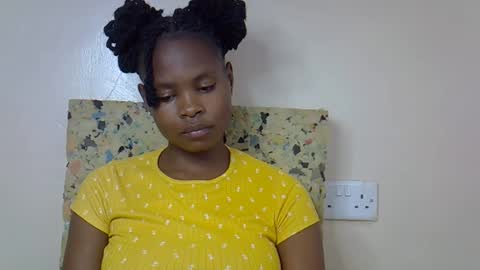 Snapshot of sexy_molyne chatting on 03.21.26 Molyne online show from 03.21.26