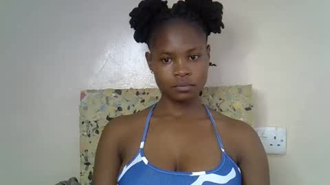 Snapshot of sexy_molyne chatting on 04.01.26 Molyne online show from 04.01.26