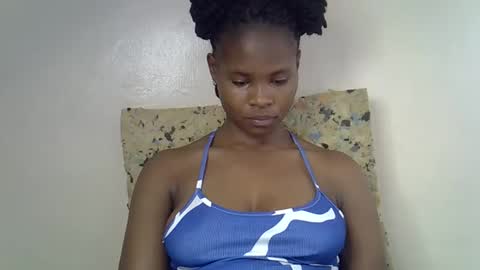 Snapshot of sexy_molyne chatting on 04.01.26 Molyne online show from 04.01.26