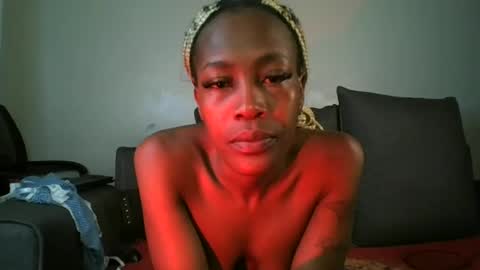 Snapshot of sexy_momah chatting on 06.18.26 SEXY MOMAH online show from 06.18.26