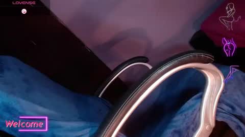 Snapshot of sexy_mysterious_dirty_girl chatting on 07.17.26 queen online show from 07.17.26