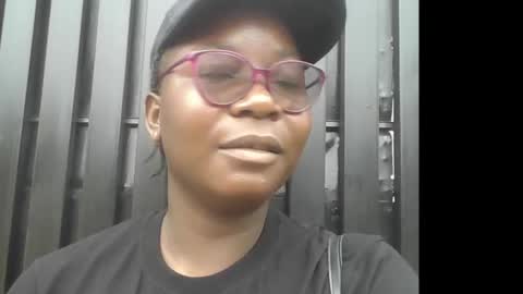 Snapshot of sexy_pearl12 chatting on 10.29.25 zoe online show from 10.29.25