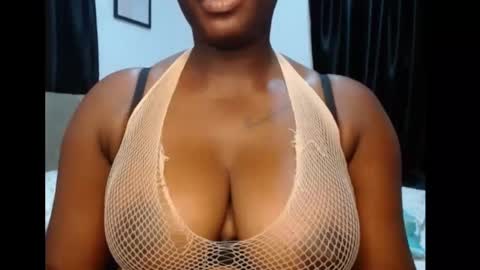 Snapshot of sexy_pearl12 chatting on 05.22.26 zoe online show from 05.22.26