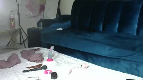 sexy pigeon online show from 02.16.26