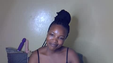 Snapshot of sexy_sazii chatting on 10.10.25 sexy_sazii online show from 10.10.25