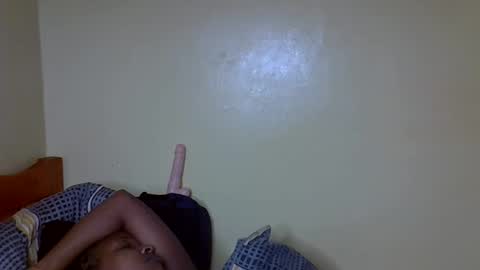 Snapshot of sexy_sazii chatting on 10.15.25 sexy_sazii online show from 10.15.25