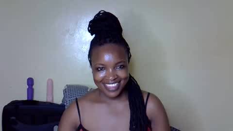 Snapshot of sexy_sazii chatting on 10.19.25 sexy_sazii online show from 10.19.25