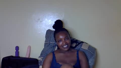 Snapshot of sexy_sazii chatting on 10.21.25 sexy_sazii online show from 10.21.25