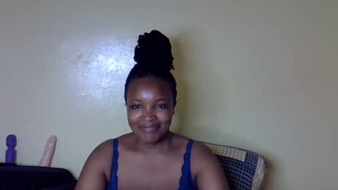 Snapshot of sexy_sazii chatting on 10.22.25 sexy_sazii online show from 10.22.25