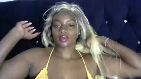 Snapshot of sexy_siera chatting on 01.27.25 laura online show from 01.27.25