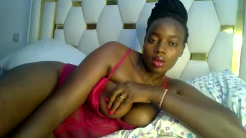 Snapshot of sexy_siera chatting on 02.23.25 laura online show from 02.23.25