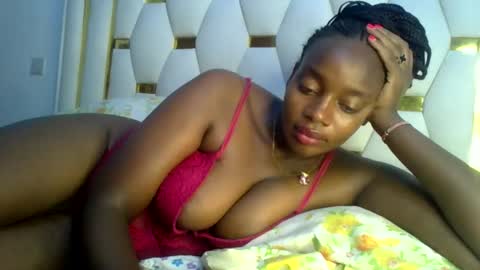 Snapshot of sexy_siera chatting on 02.23.25 laura online show from 02.23.25