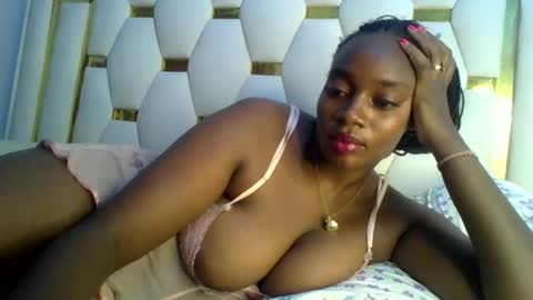 Snapshot of sexy_siera chatting on 02.24.25 laura online show from 02.24.25