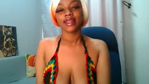Snapshot of sexy_sweetcandy chatting on 09.28.25 sexy sweetcandy online show from 09.28.25