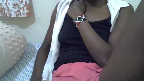 Snapshot of sexy_tania1 chatting on 10.22.25 sexy_tania1 online show from 10.22.25