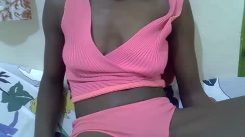 Snapshot of sexy_tania1 chatting on 10.24.25 sexy_tania1 online show from 10.24.25