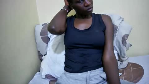 Snapshot of sexy_tania1 chatting on 12.22.25 sexy_tania1 online show from 12.22.25