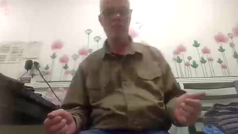 Snapshot of sexy_white_daddy chatting on 10.18.25 Daddy online show from 10.18.25