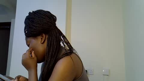 Snapshot of sexy_yello chatting on 10.15.25 Bantu girl online show from 10.15.25