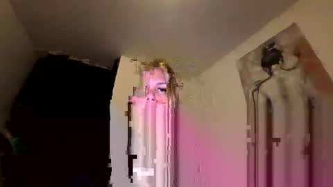 Snapshot of sexyaleja001 chatting on 12.14.25 sexyaleja001 online show from 12.14.25