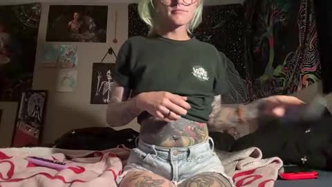 Snapshot of sexyaltftm chatting on 05.17.26 Ollie online show from 05.17.26