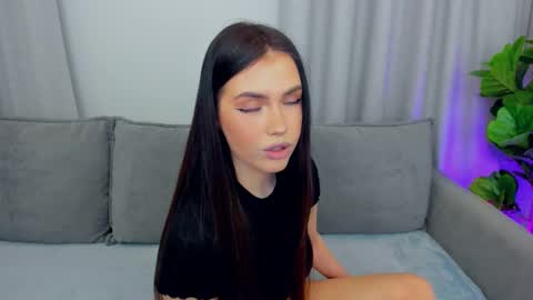 Snapshot of sexyangeloux chatting on 02.11.26 Lou online show from 02.11.26