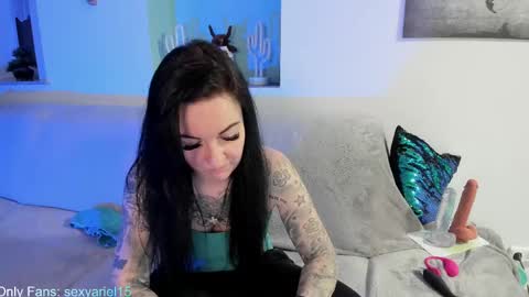 Snapshot of sexyariel15 chatting on 03.10.25 SexyAriel15 online show from 03.10.25