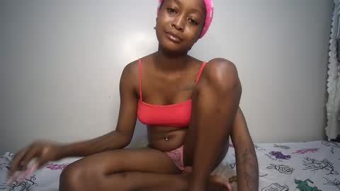 sexyasspetitte_ online show from 02.06.25