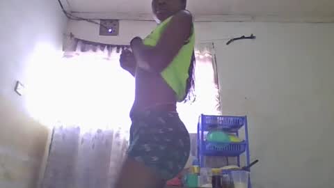 Snapshot of sexybilha483 chatting on 01.26.25 Sexybilha483 online show from 01.26.25