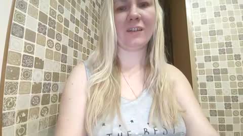 Snapshot of sexyblondebush chatting on 01.01.25 Lana online show from 01.01.25