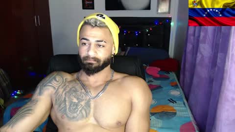 Snapshot of sexybody3224 chatting on 01.05.25 said online show from 01.05.25