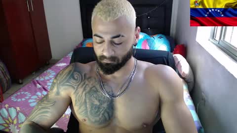 Snapshot of sexybody3224 chatting on 01.19.25 said online show from 01.19.25