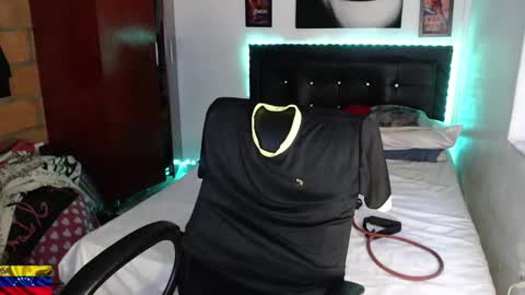 Snapshot of sexybody3224 chatting on 02.08.25 said online show from 02.08.25