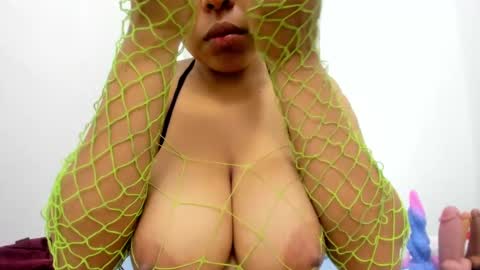 Snapshot of sexybrown_2005 chatting on 09.29.25 sexybrown_2005 online show from 09.29.25