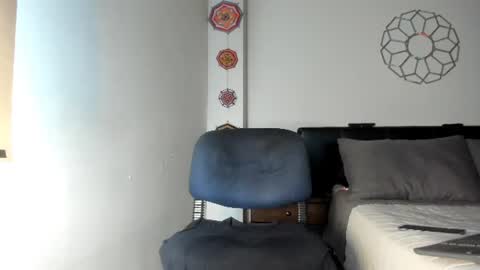 Snapshot of sexycolombian2022 chatting on 07.17.26 Antonioylola online show from 07.17.26