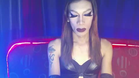 Snapshot of sexydevine_34 chatting on 02.26.26 Devine online show from 02.26.26