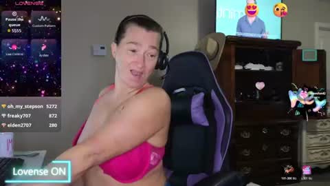 Snapshot of sexydistraction1 chatting on 06.24.26 SexyDistraction online show from 06.24.26