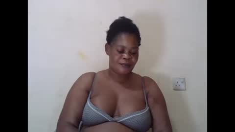 Snapshot of sexydove2 chatting on 02.01.25 EMILY online show from 02.01.25