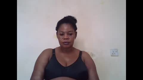 Snapshot of sexydove2 chatting on 02.03.25 EMILY online show from 02.03.25